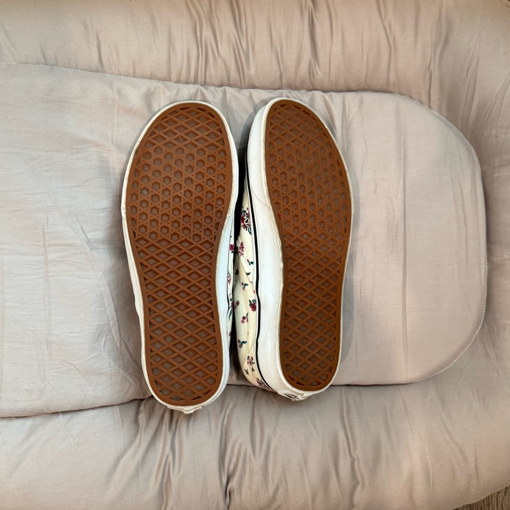 Vans Cream Floral Slip-On Shoes - Picture 2 of 9